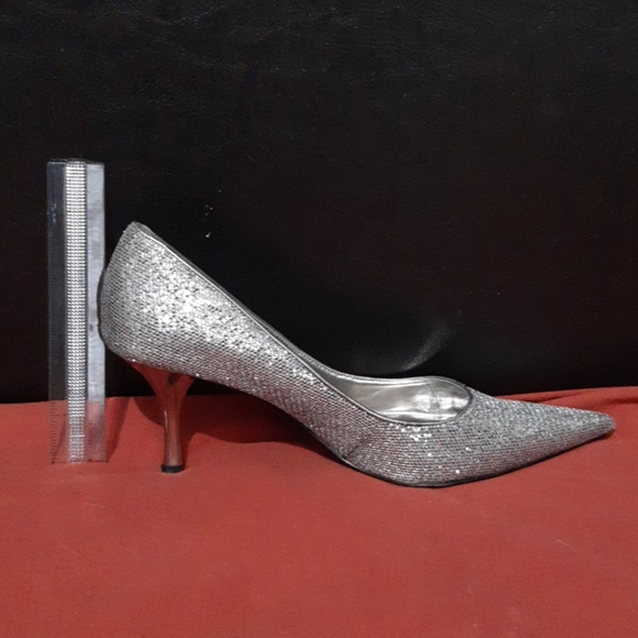 Nine West Nuncio Pumps - Picture 7 of 7